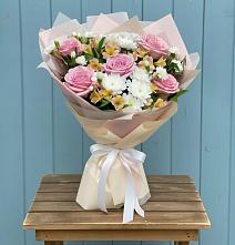 Букет цветов из:  Гвоздики, Орхидеи и Розы в Середейском