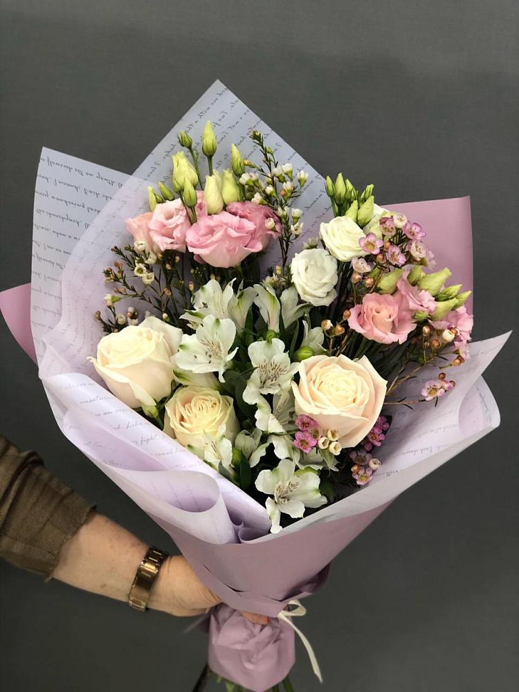 Букет цветов из: Альстромерии, Розы и Лизиантусы в Середейском