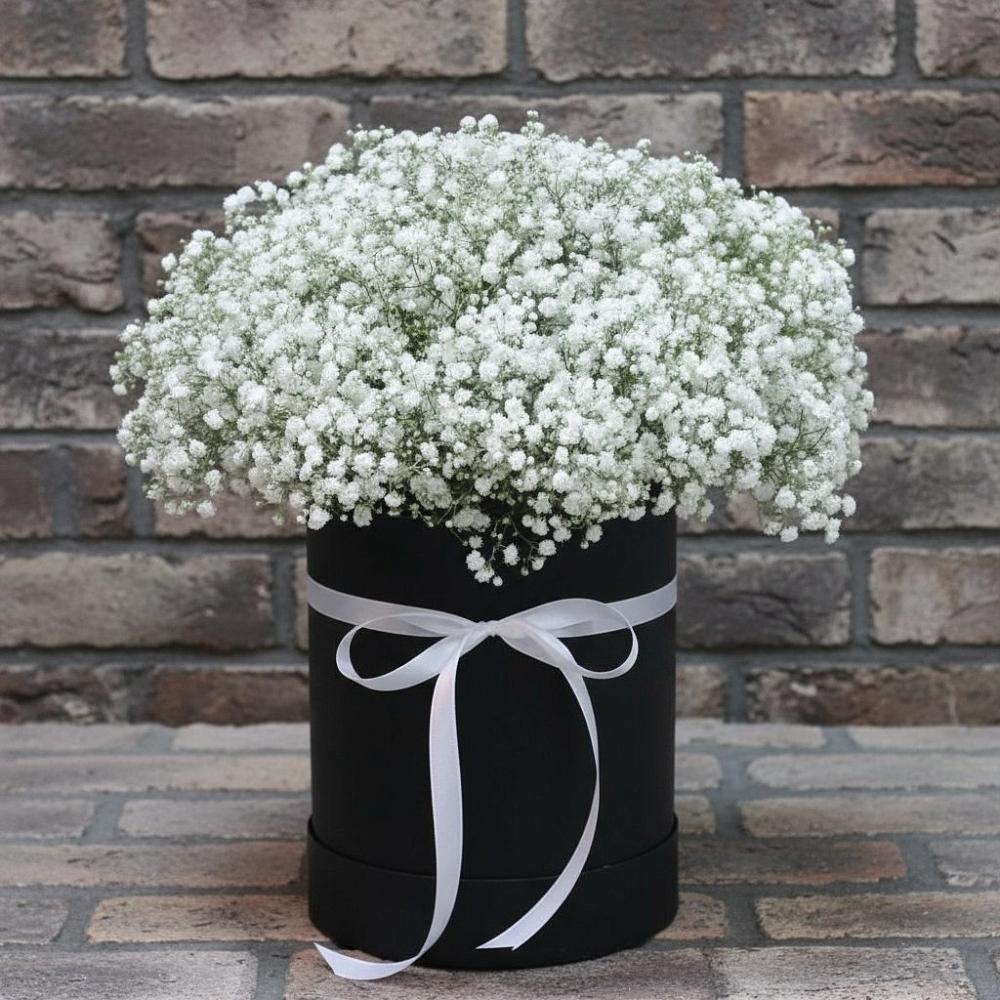 Цветочная композиция из Гипсофила в шляпной коробке в Середейском