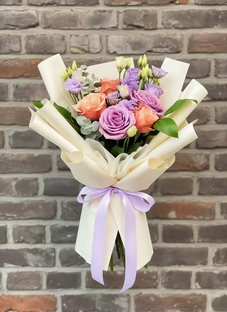 Букет цветов из: Лизиантусы и Розы в Середейском