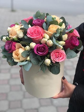 Цветочная композиция из Розы в шляпной коробке в Середейском