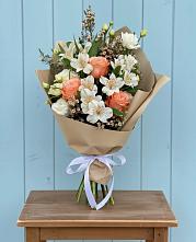Букет цветов из:  Альстромерии, Лизиантусы, Розы и Хризантемы в Середейском