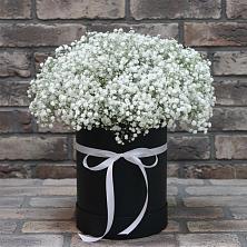 Цветочная композиция из Гипсофила в шляпной коробке в Середейском